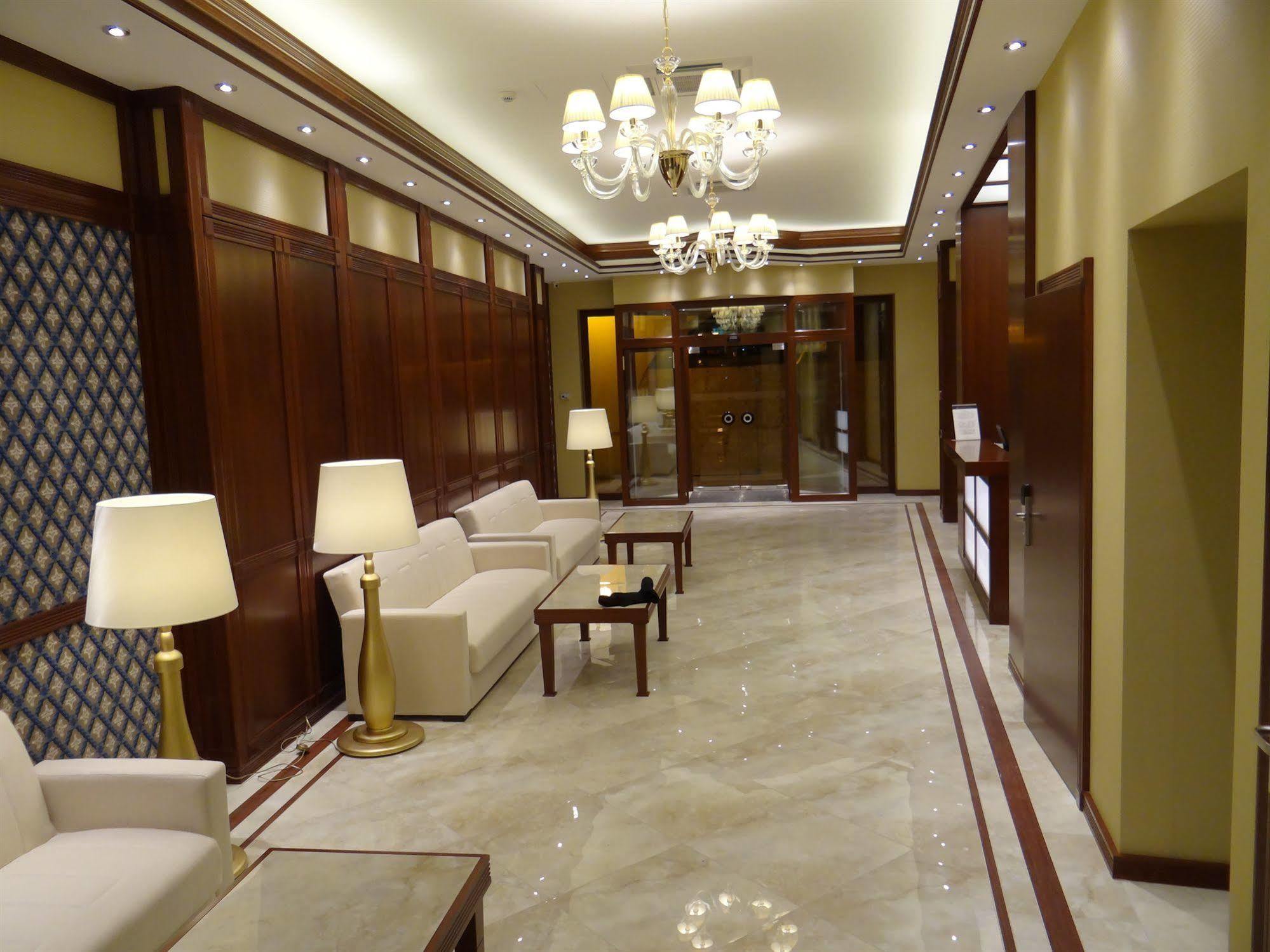 Centrum Hotel Debrecen Luaran gambar